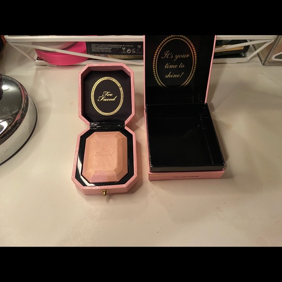 Too Faced Highlight - Picture 3 of 3